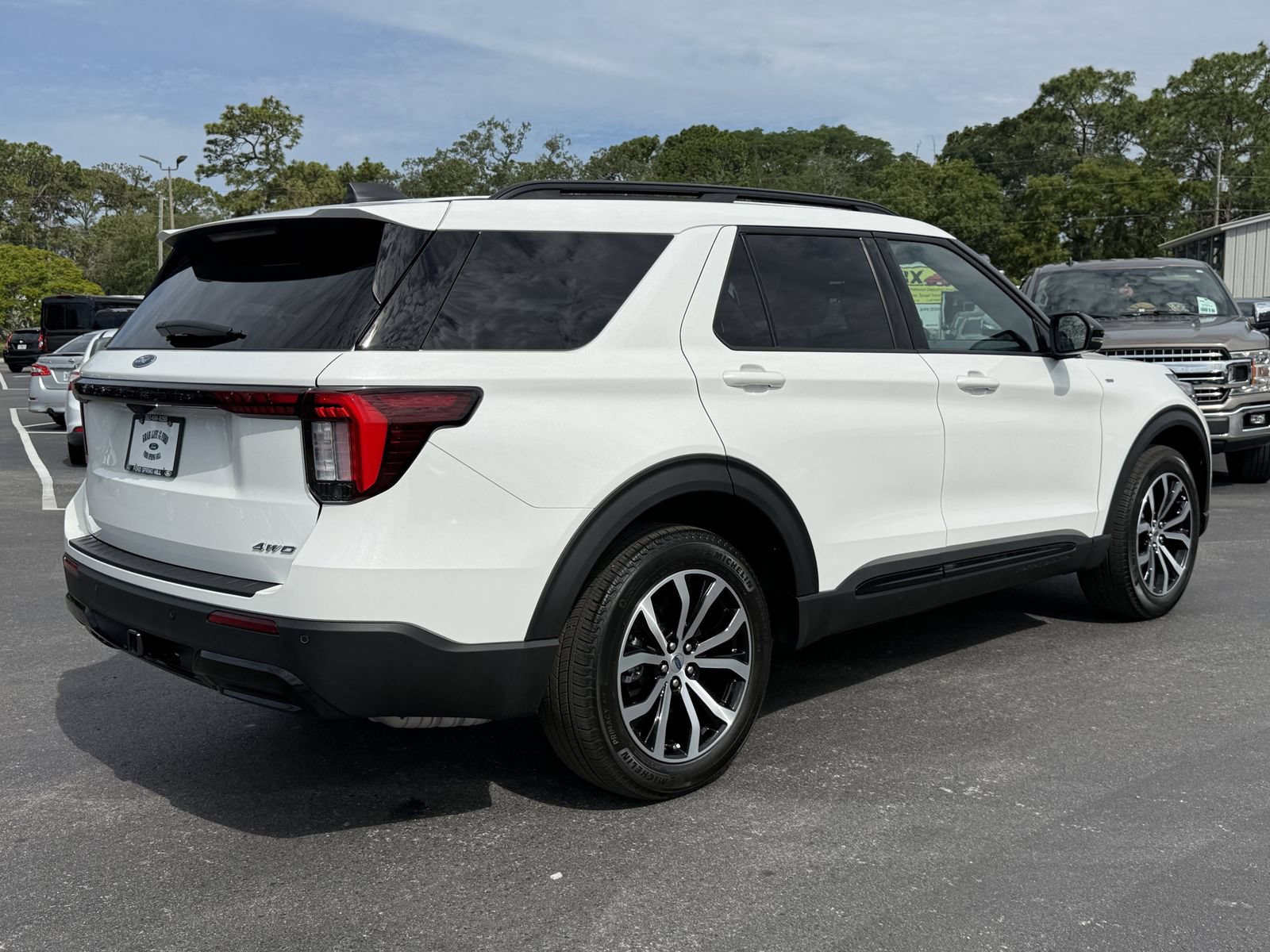 Certified 2025 Ford Explorer ST-Line AWD/4WD image 4
