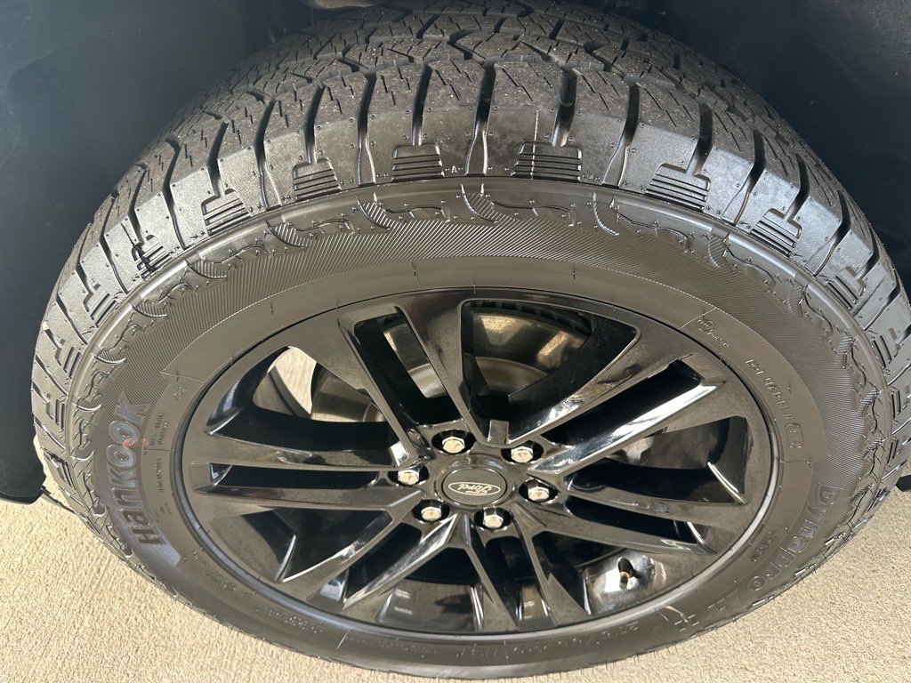 Certified 2024 Ford Expedition Max XLT image 6