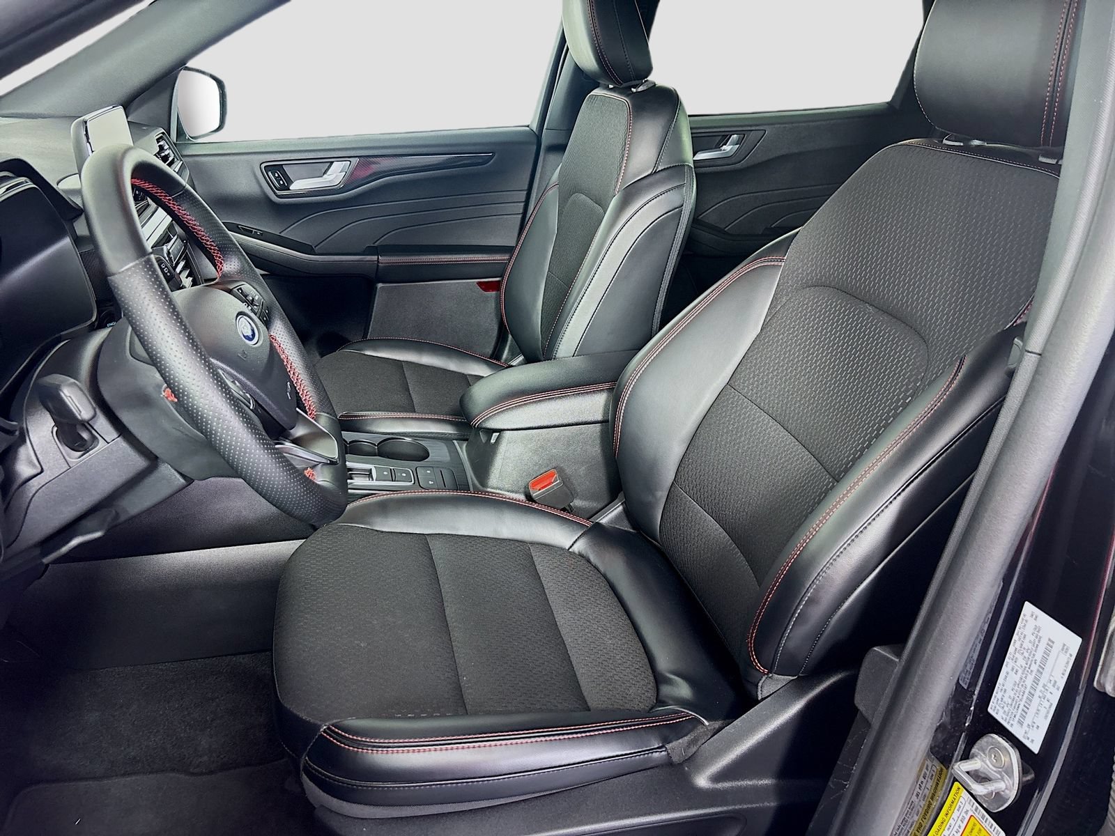 Certified 2025 Ford Escape ST-Line AWD/4WD image 19