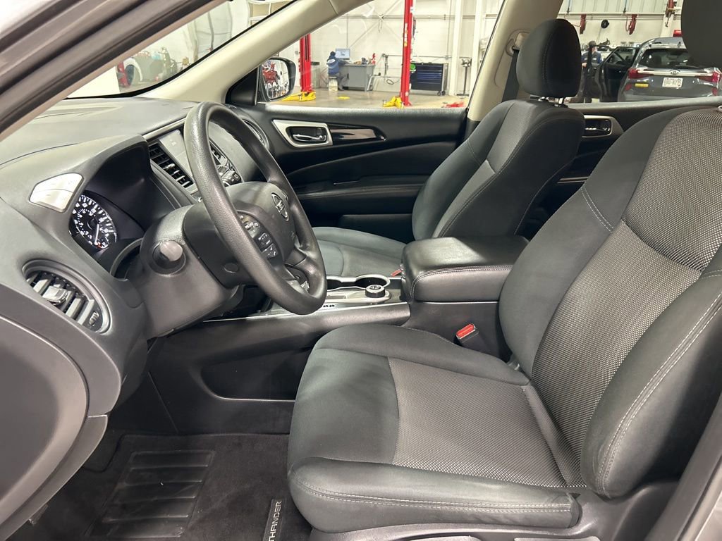 Used 2020 Nissan Pathfinder S image 10