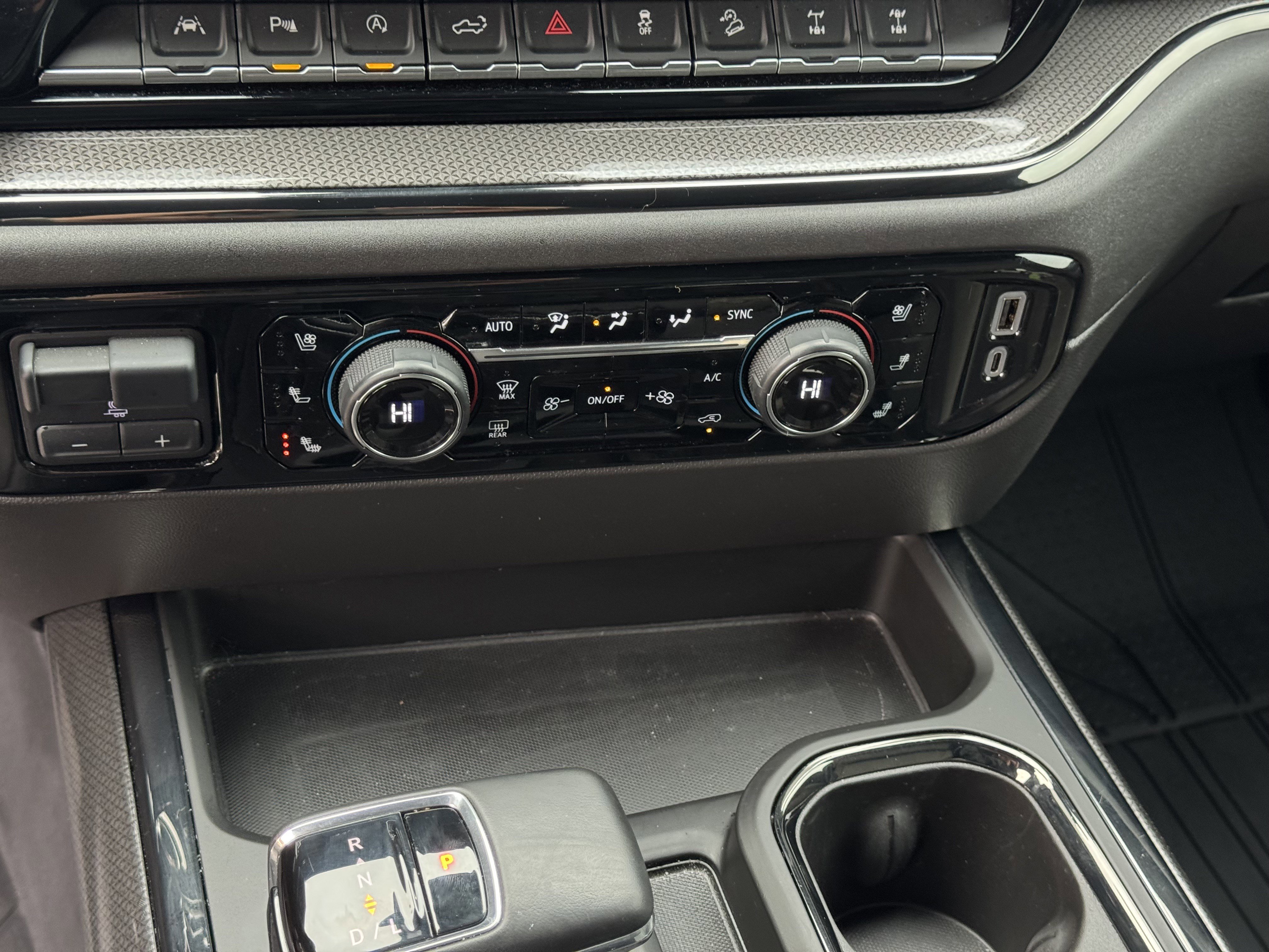 Used 2024 Chevrolet Silverado 1500 ZR2 w/ Technology Package image 23