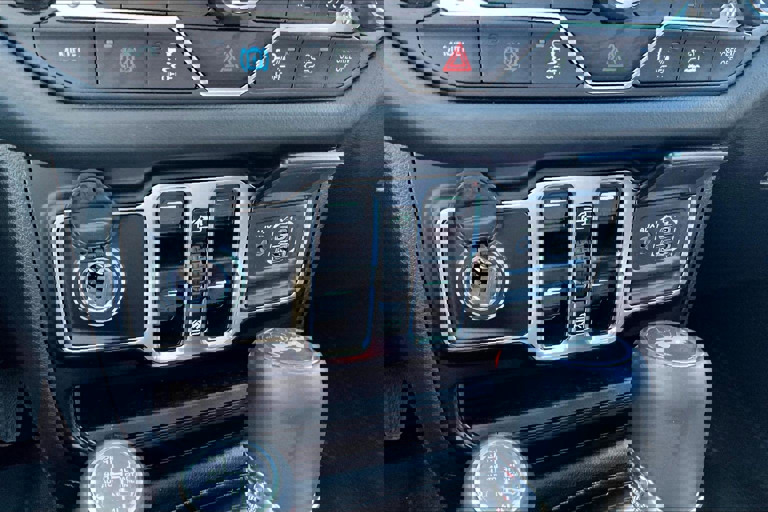 Used 2024 Jeep Wrangler Sahara w/ Technology Group AWD/4WD image 31