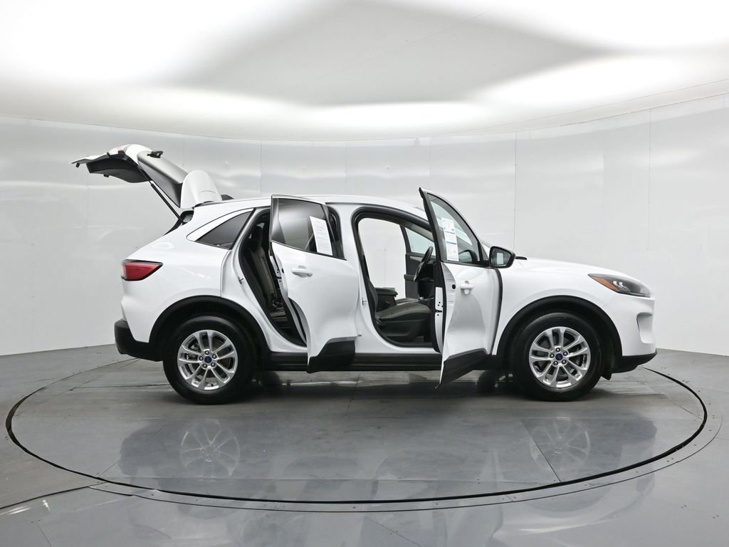 Certified 2022 Ford Escape SE image 34