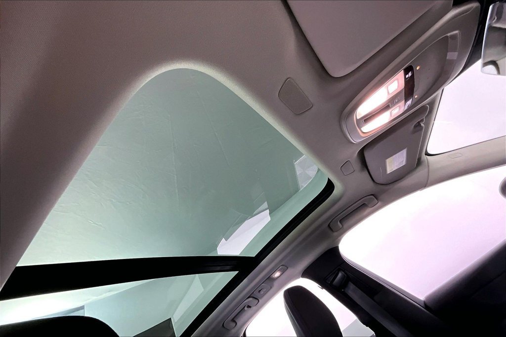 Used 2022 Volvo XC60 B5 Momentum FWD image 22