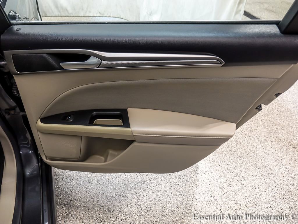 Certified 2018 Ford Fusion SE w/ Fusion SE Technology Package FWD image 23
