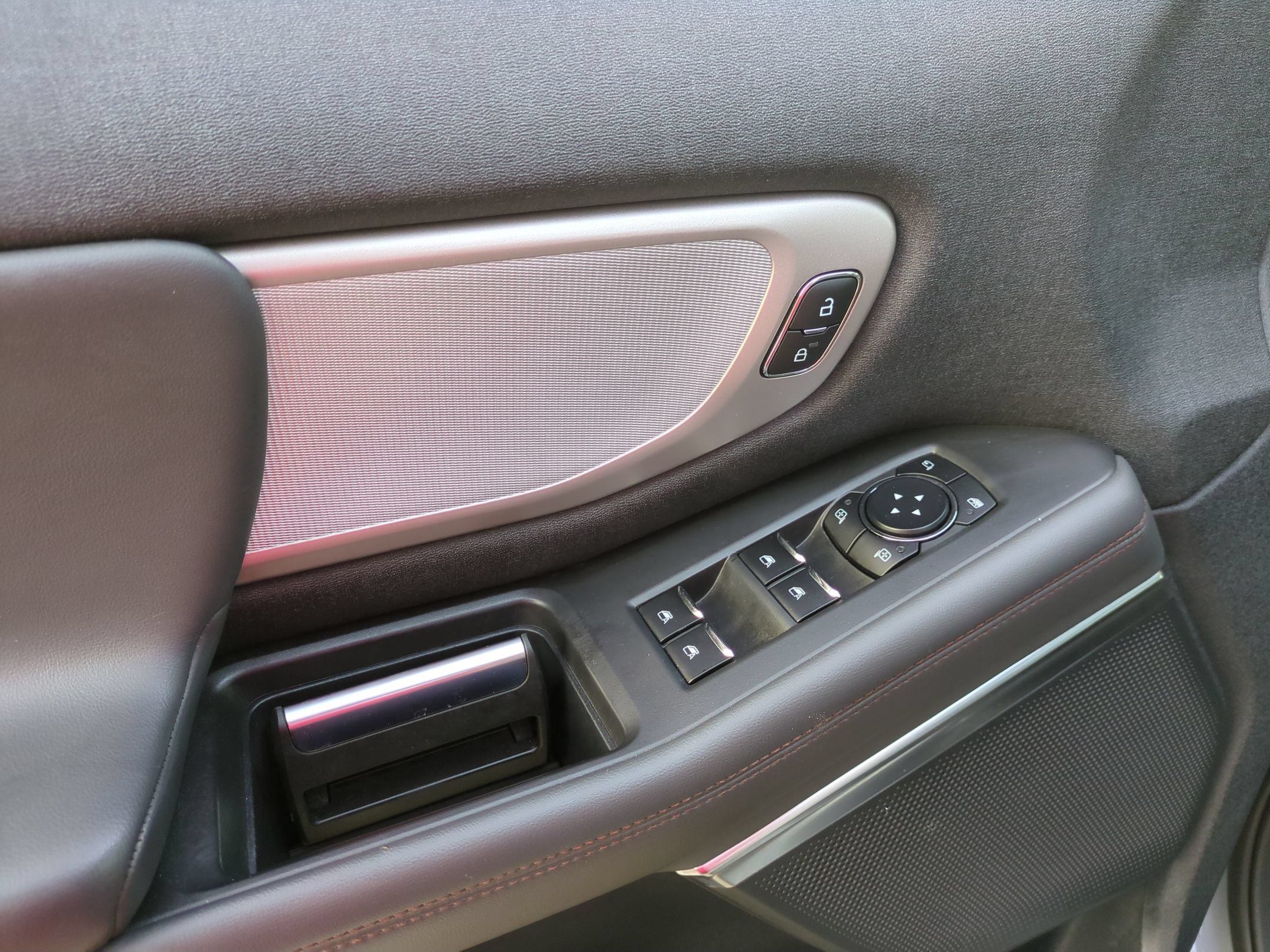 Certified 2025 Ford Expedition Active AWD/4WD image 15