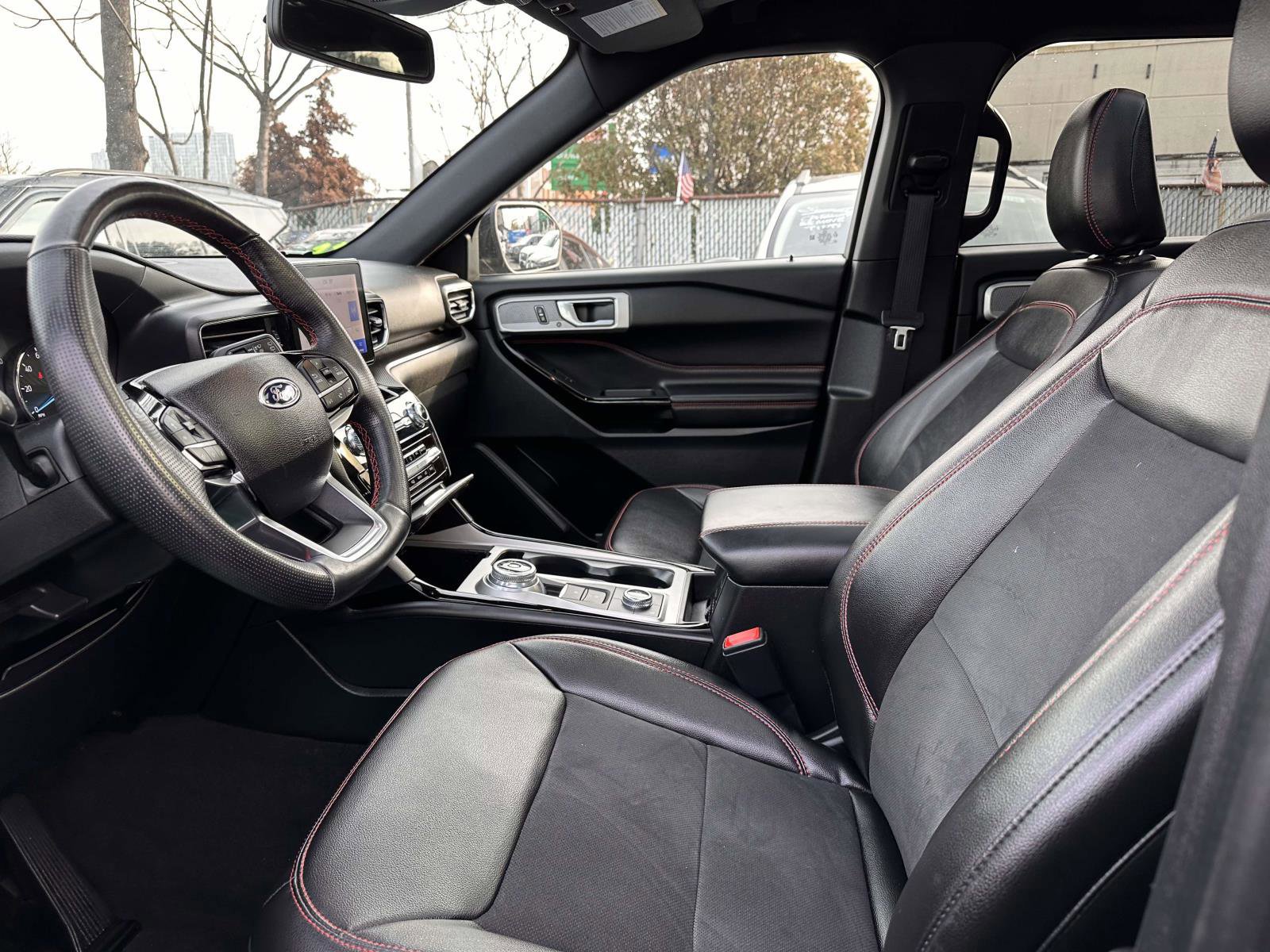 Certified 2022 Ford Explorer ST-Line image 12