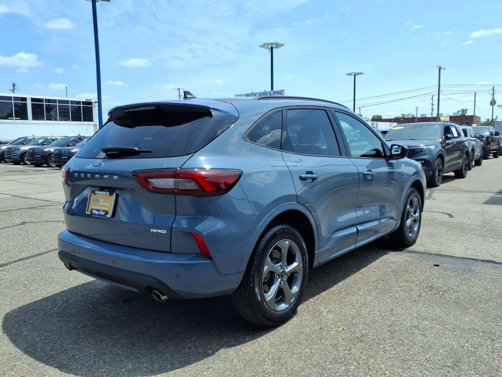 Certified 2024 Ford Escape ST-Line w/ Tech Pack #1 AWD/4WD image 6