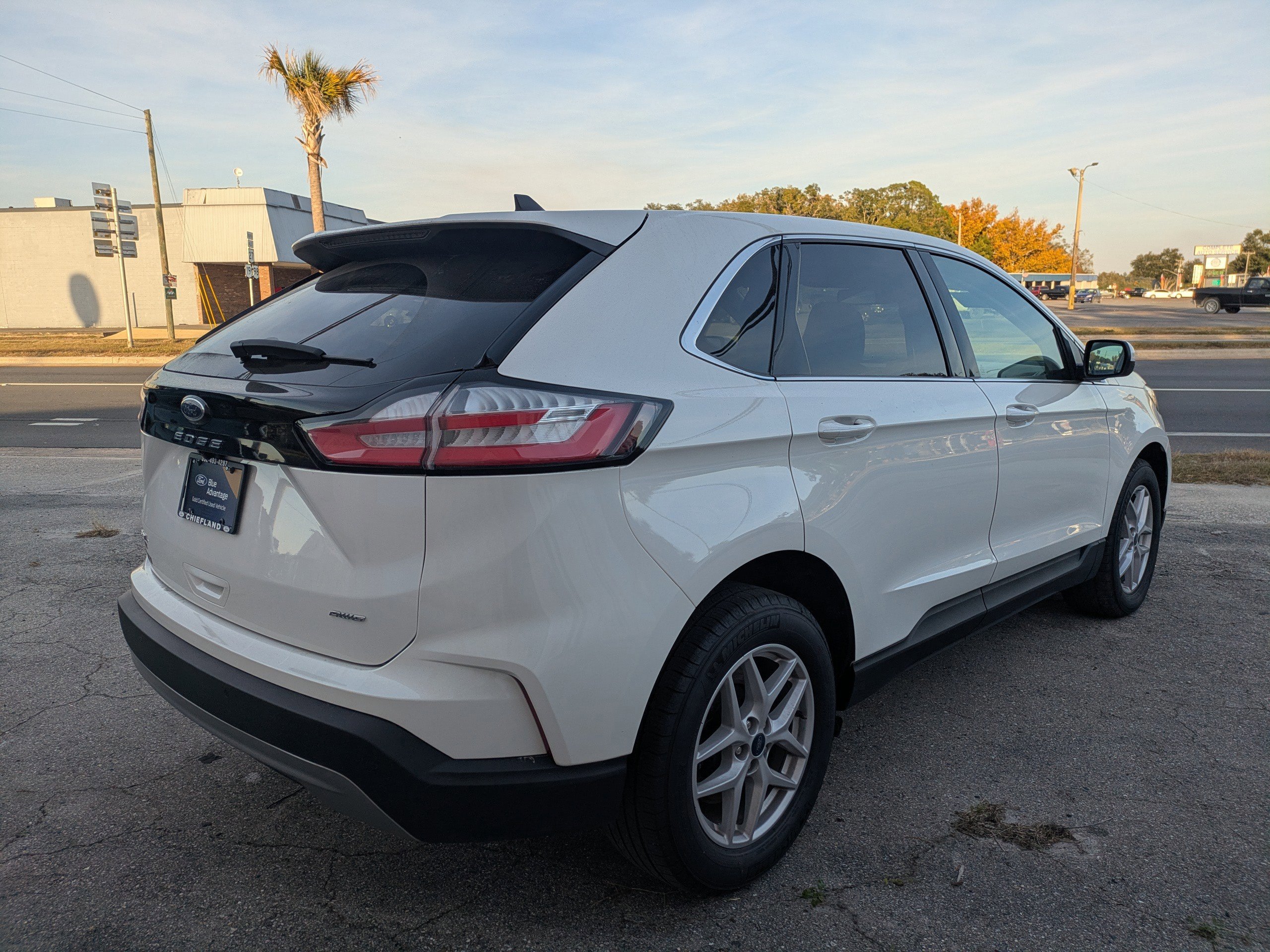 Certified 2022 Ford Edge SEL w/ Convenience Package AWD/4WD image 5
