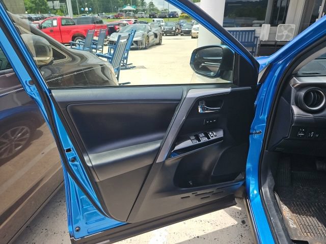 Used 2018 Toyota RAV4 Limited AWD/4WD image 8