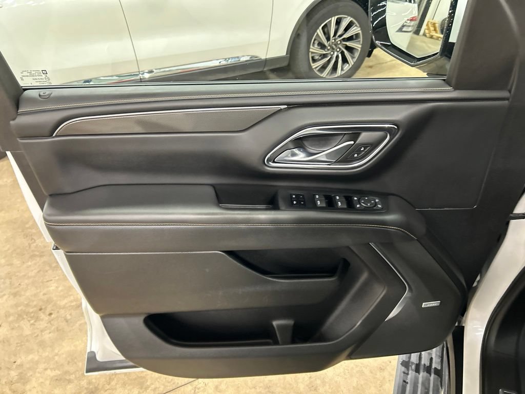 Used 2023 GMC Yukon XL AT4 w/ AT4 Premium Package AWD/4WD image 15