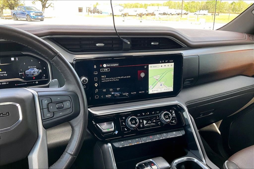 Used 2022 GMC Sierra 1500 Denali w/ Denali Reserve Package AWD/4WD image 9