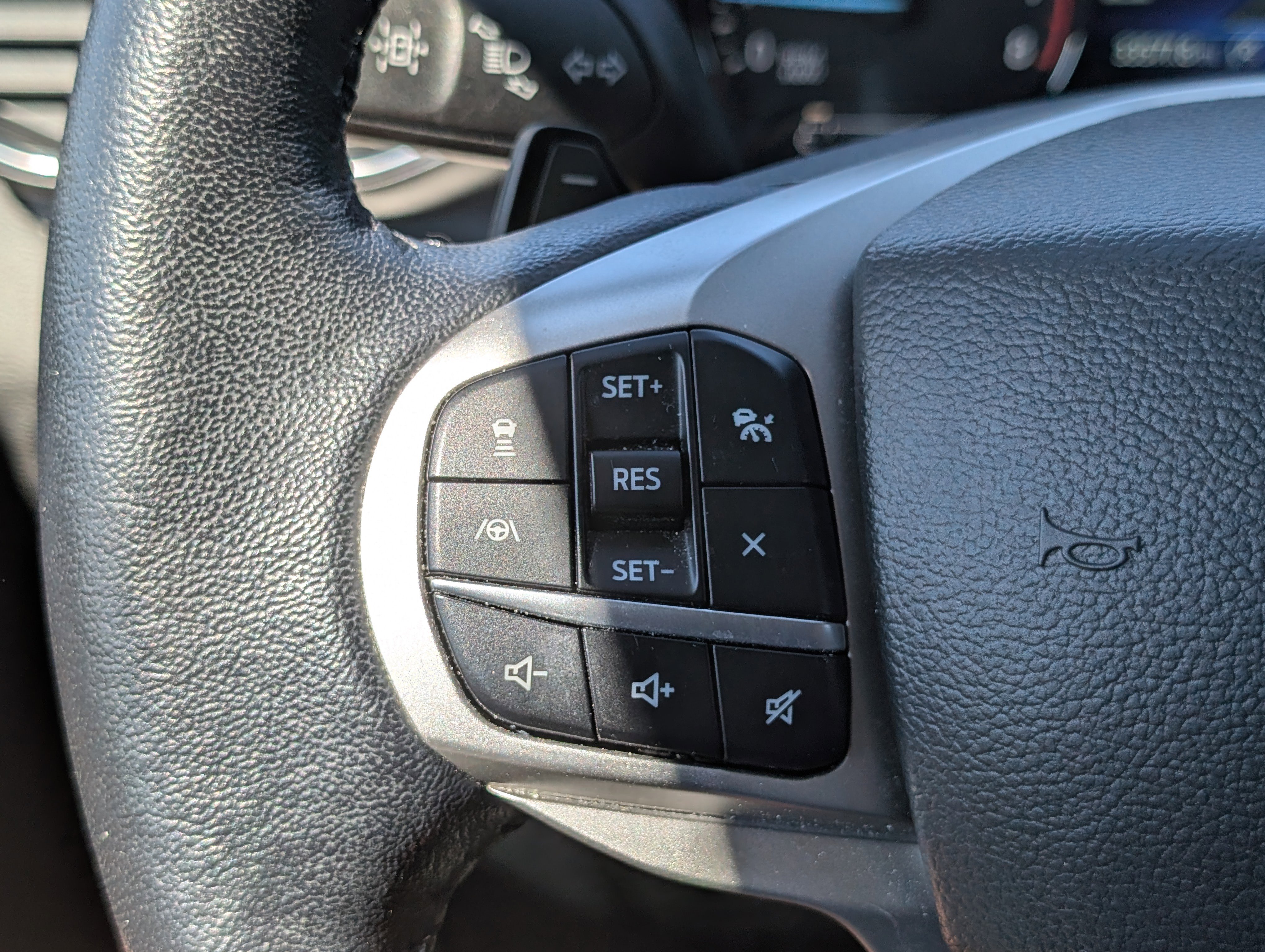 Certified 2021 Ford Explorer XLT w/ Equipment Group 202A AWD/4WD image 26