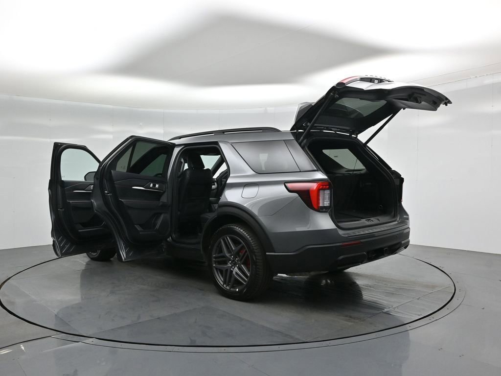 Certified 2025 Ford Explorer ST-Line w/ ST-Line Street Pack image 56