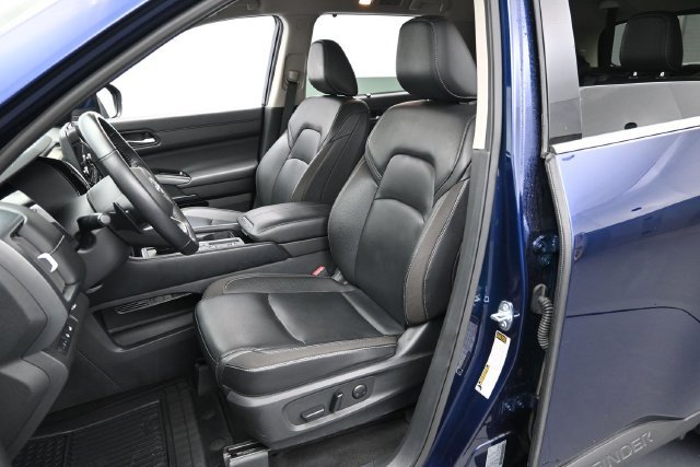 Used 2025 Nissan Pathfinder SL FWD image 11