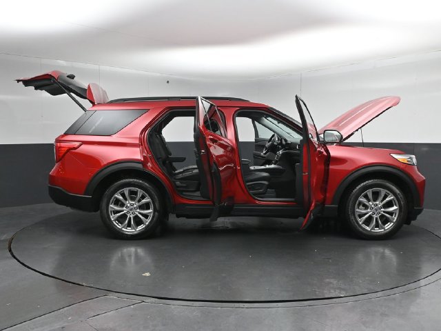 Certified 2024 Ford Explorer XLT w/ Equipment Group 202A AWD/4WD image 60