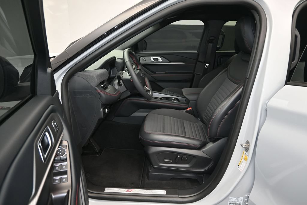 Certified 2026 Ford Explorer ST-Line w/ ST-Line Street Pack RWD image 13