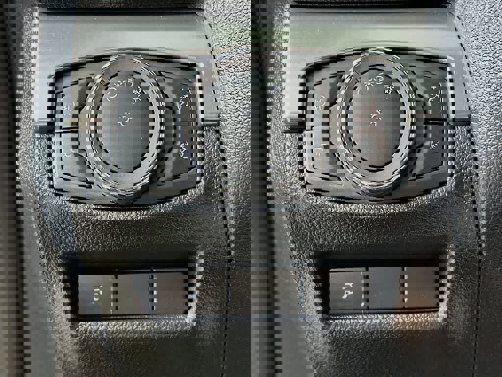 Certified 2019 Ford Explorer XLT w/ Equipment Group 202A image 27