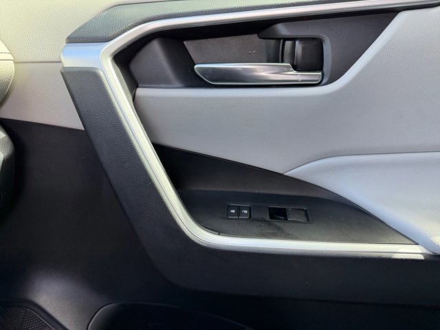 Used 2021 Toyota RAV4 XLE w/ Convenience Package image 16