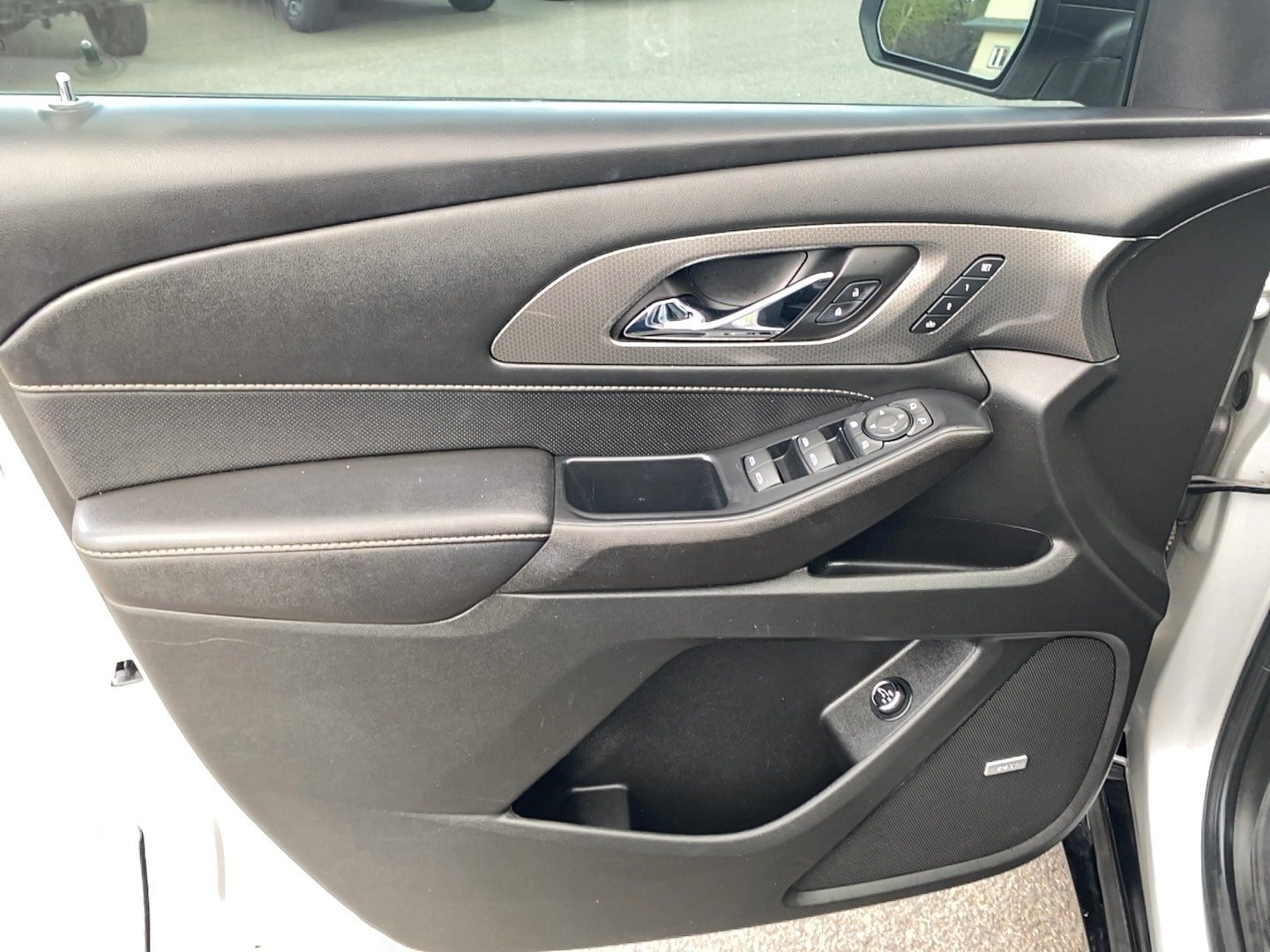 Used 2022 Chevrolet Traverse Premier w/ Redline Edition FWD image 12