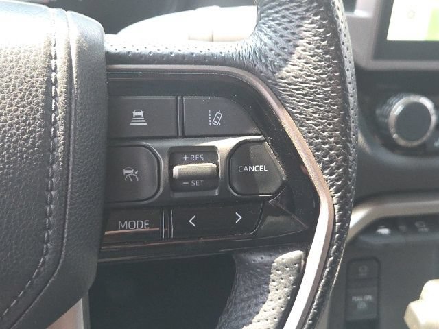 Used 2024 Toyota Tundra Limited AWD/4WD image 33