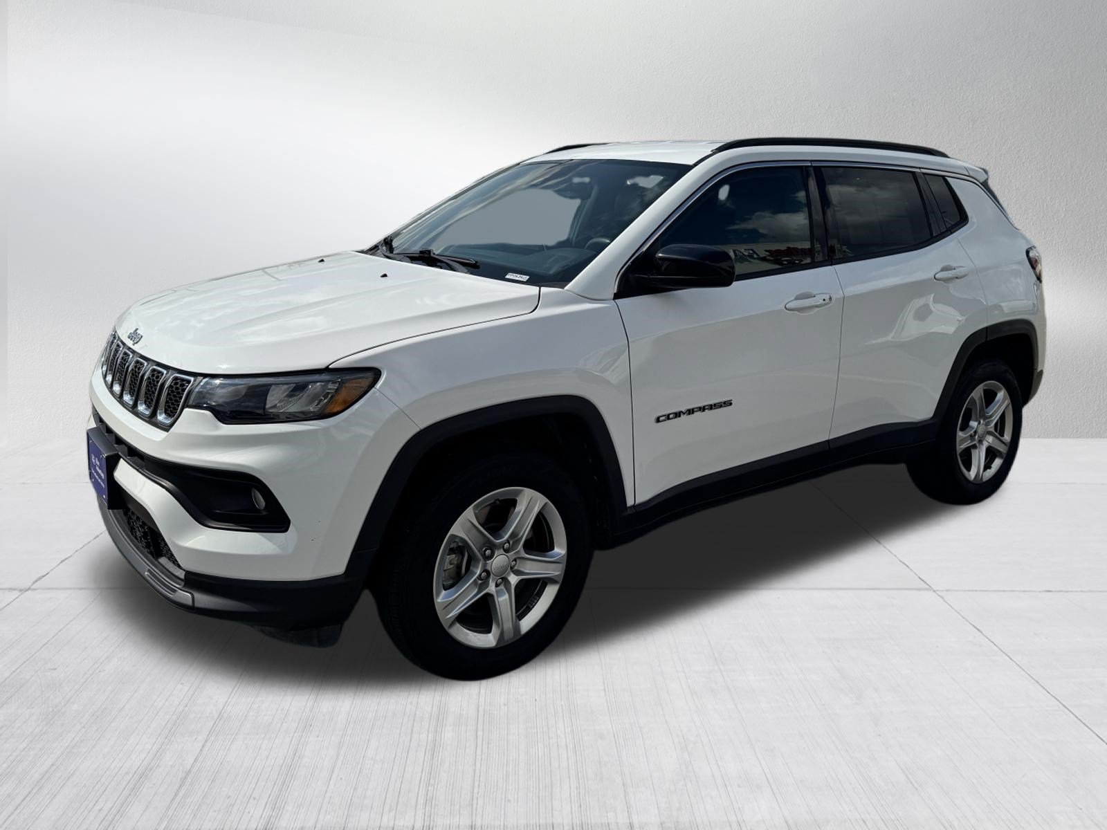 Used 2024 Jeep Compass Latitude AWD/4WD image 3
