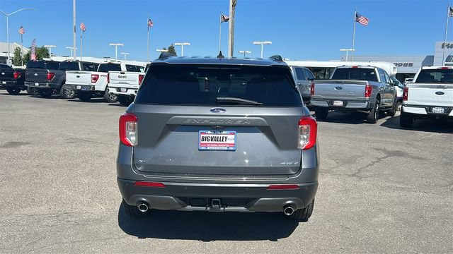 Certified 2022 Ford Explorer XLT w/ Equipment Group 202A AWD/4WD image 4