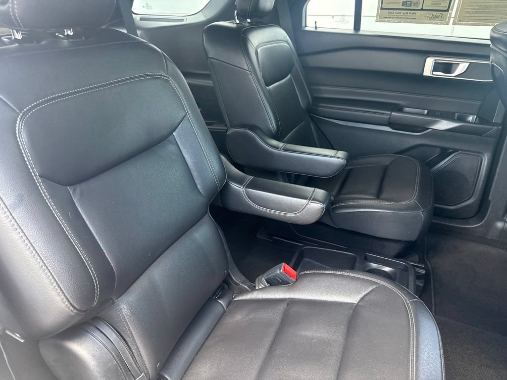 Certified 2020 Ford Explorer XLT w/ Equipment Group 202A RWD image 32