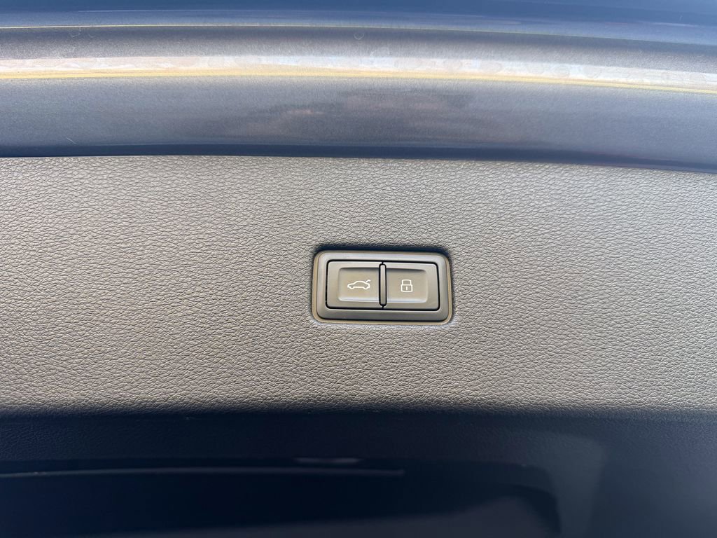 Used 2019 Audi Q8 Prestige w/ Towing Package image 26