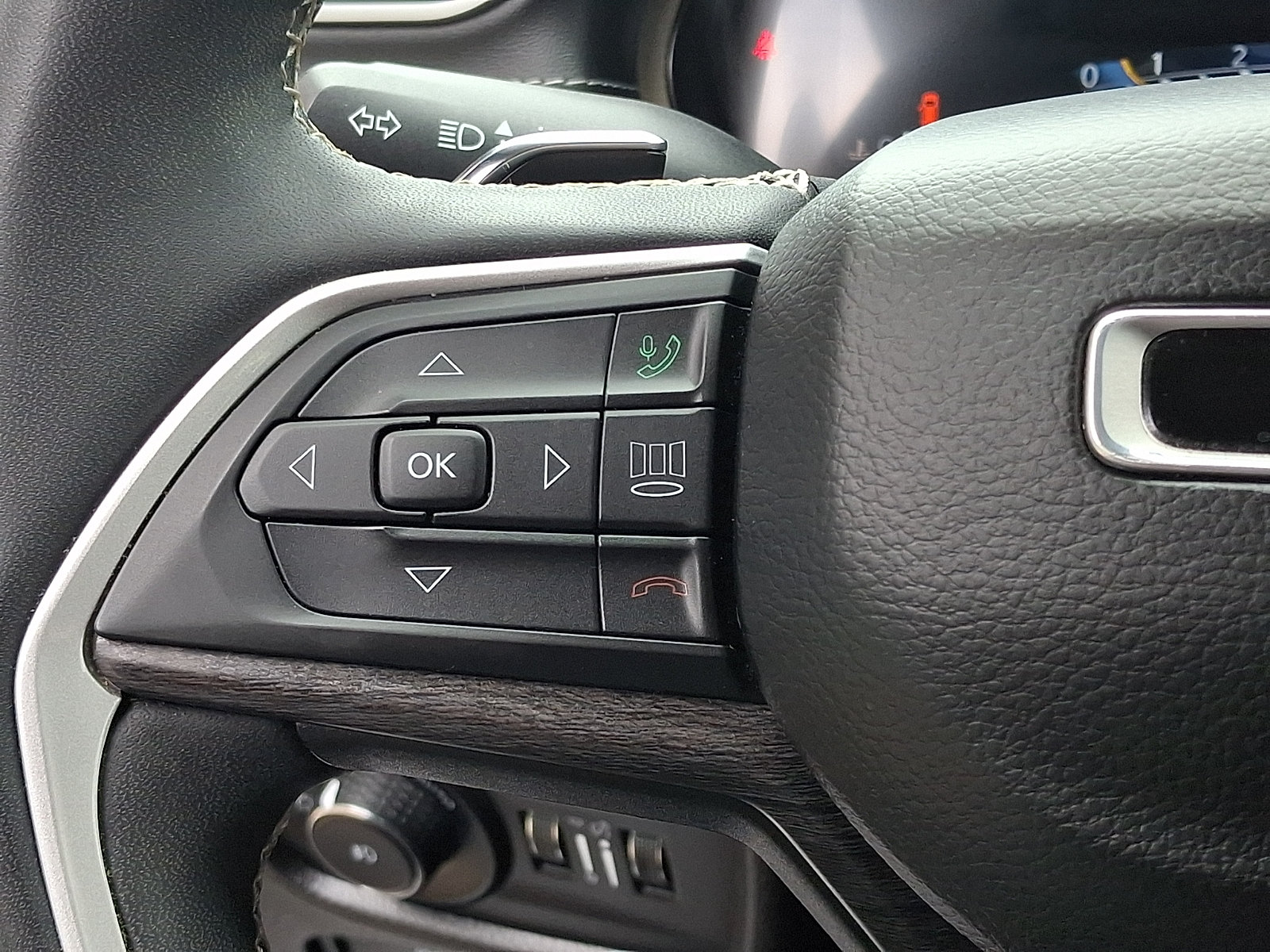 Used 2023 Jeep Grand Cherokee Limited AWD/4WD image 21