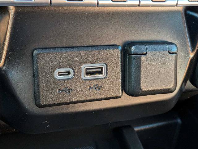 Used 2020 Chevrolet Silverado 1500 High Country w/ Technology Package AWD/4WD image 25