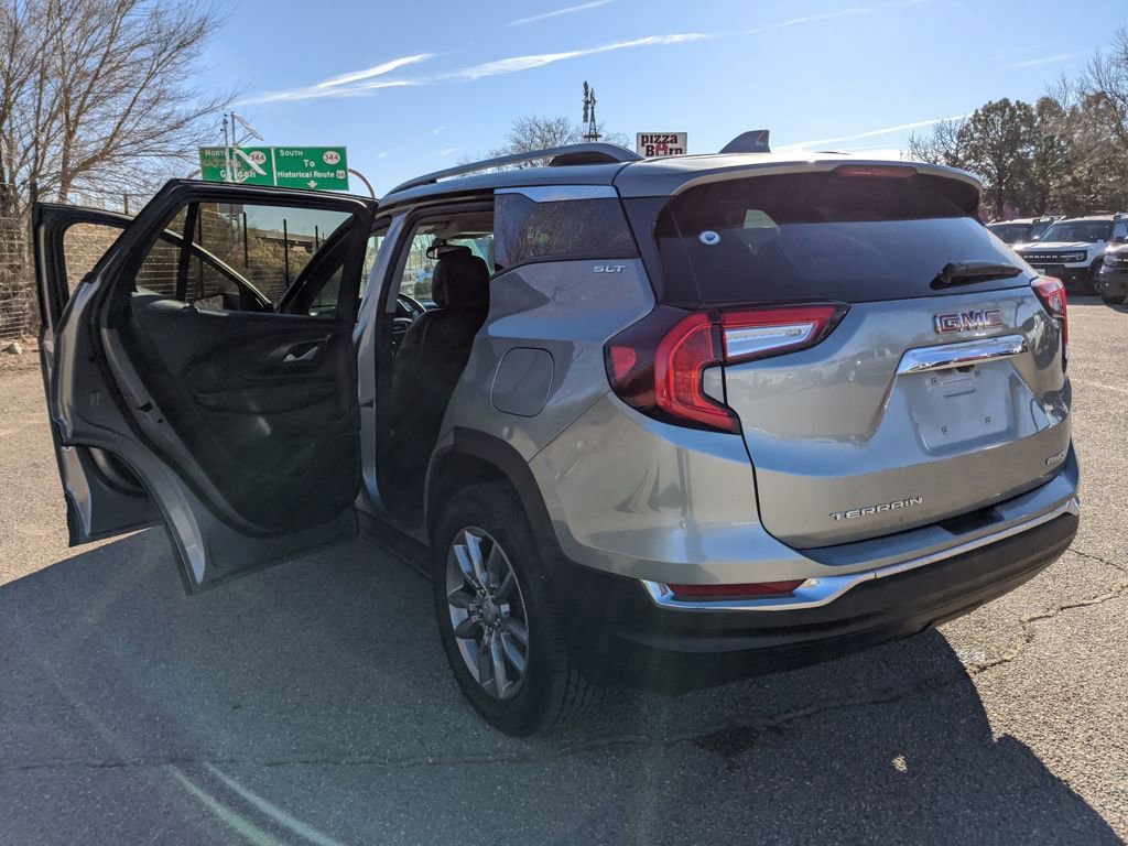 Used 2024 GMC Terrain SLT image 10