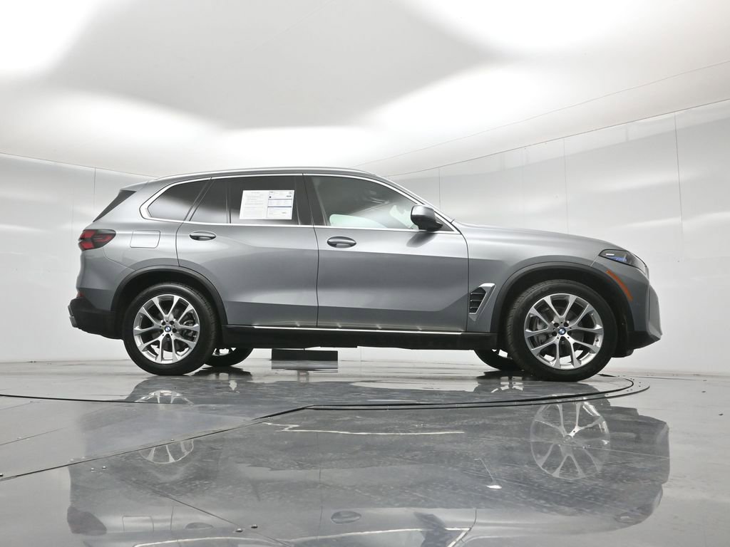 Used 2024 BMW X5 xDrive40i AWD/4WD image 4