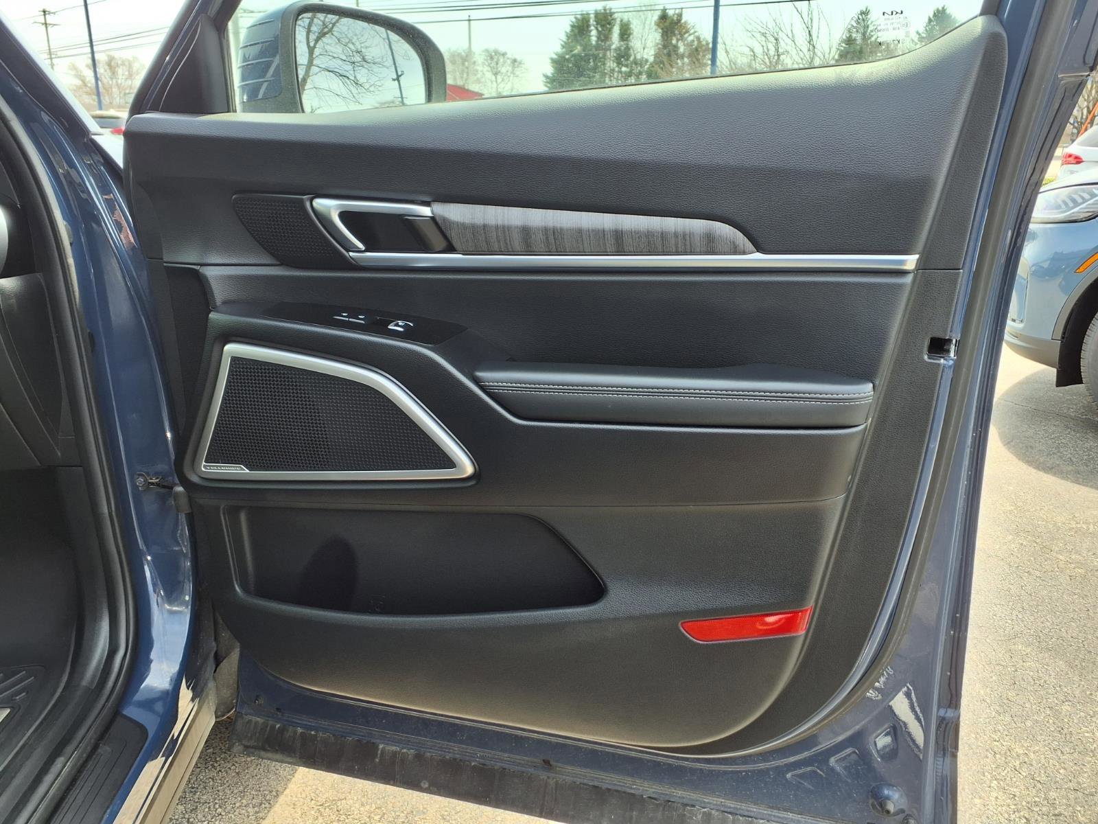 Used 2024 Kia Telluride EX image 11