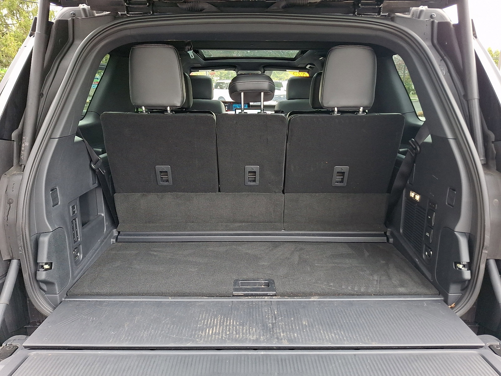 Certified 2025 Ford Expedition Platinum w/ Stealth Performance Package AWD/4WD image 30