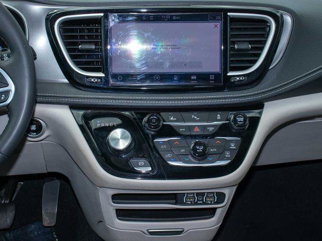Used 2023 Chrysler Pacifica Touring-L FWD image 22