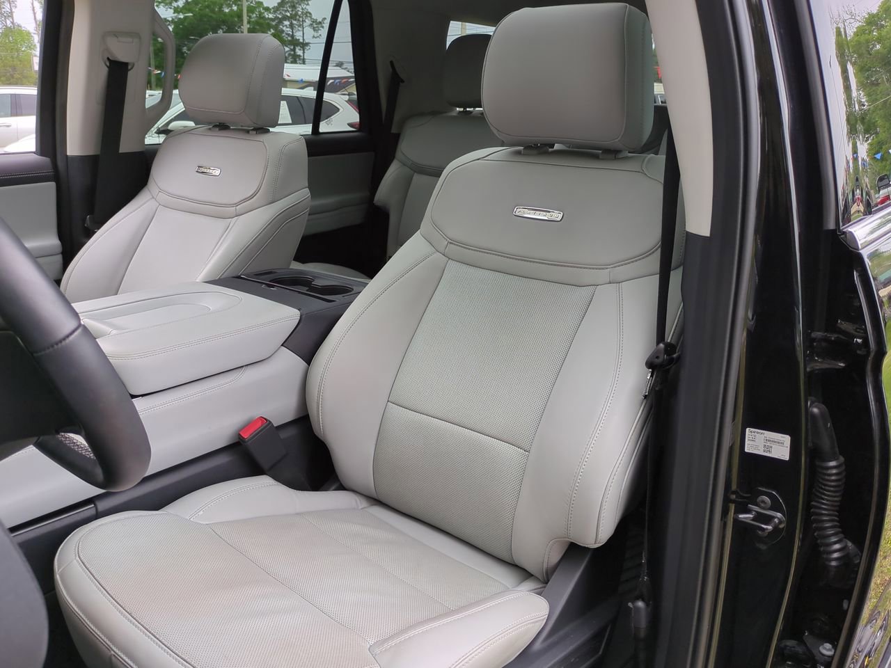 Certified 2025 Ford Expedition Platinum w/ Driver's Package AWD/4WD image 11