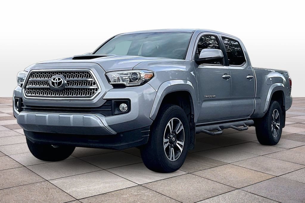 Used 2017 Toyota Tacoma TRD Sport w/ Tow Package RWD image 12