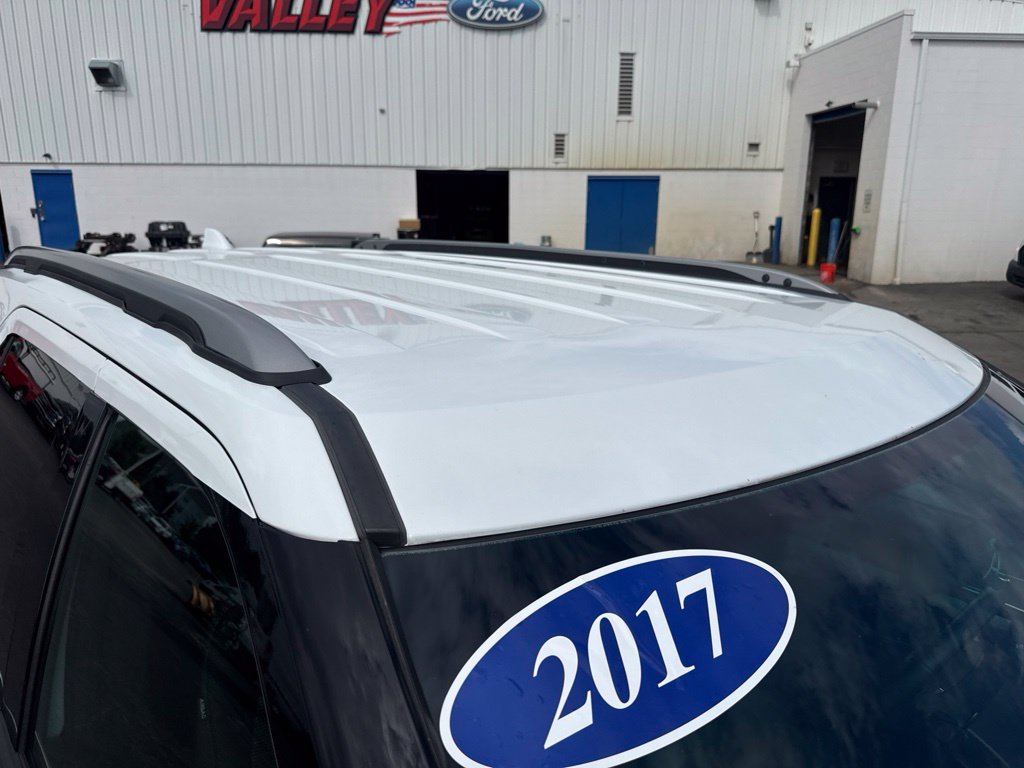 Certified 2017 Ford Explorer XLT FWD image 3
