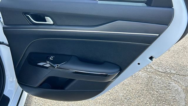 Used 2025 Kia K5 GT-Line w/ GT-Line Premium Package image 12