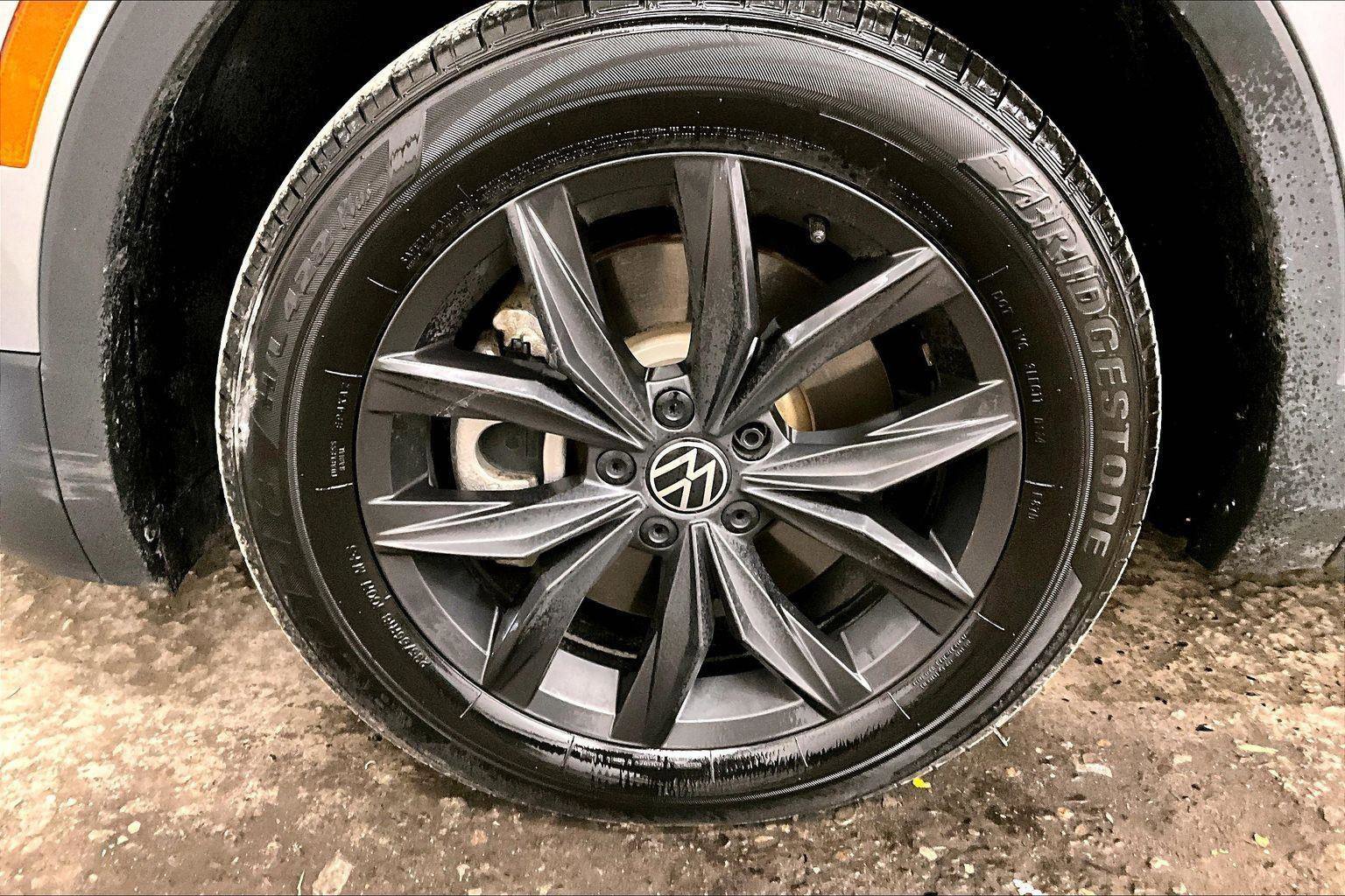 Used 2024 Volkswagen Tiguan SE image 10