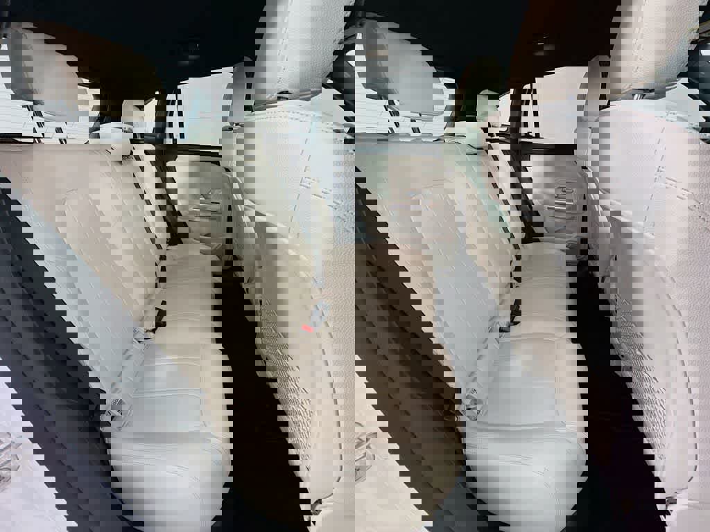 Used 2025 Mercedes-Benz GLA 250 4MATIC image 31