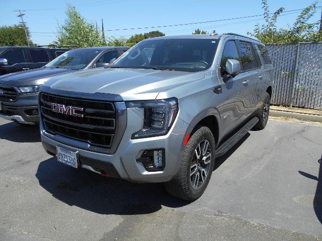 Used 2024 GMC Yukon XL AT4 w/ Technology Package AWD/4WD image 3