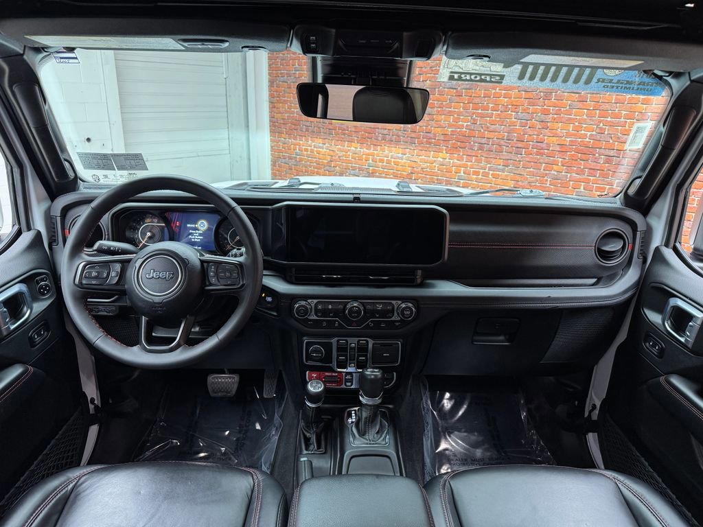 Used 2024 Jeep Wrangler Unlimited Rubicon AWD/4WD image 14