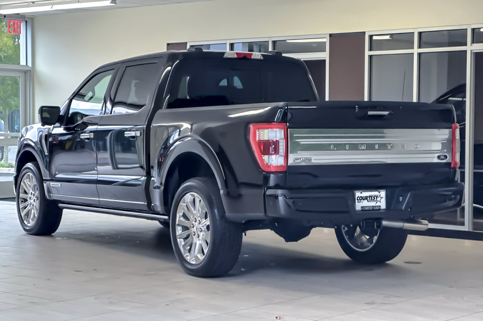 Certified 2022 Ford F150 Limited AWD/4WD image 6