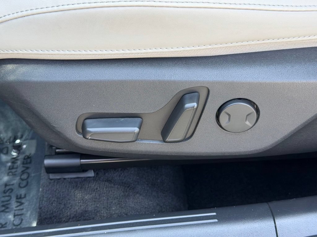 Used 2023 Kia Niro EX Touring FWD image 23