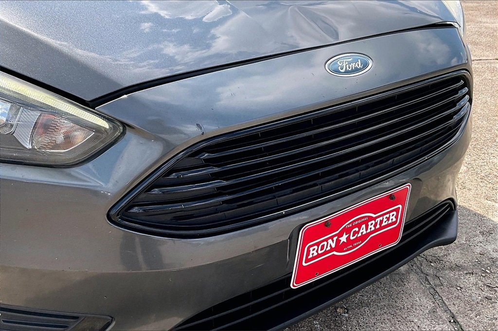 Certified 2018 Ford Focus SE w/ SE Appearance Package image 32