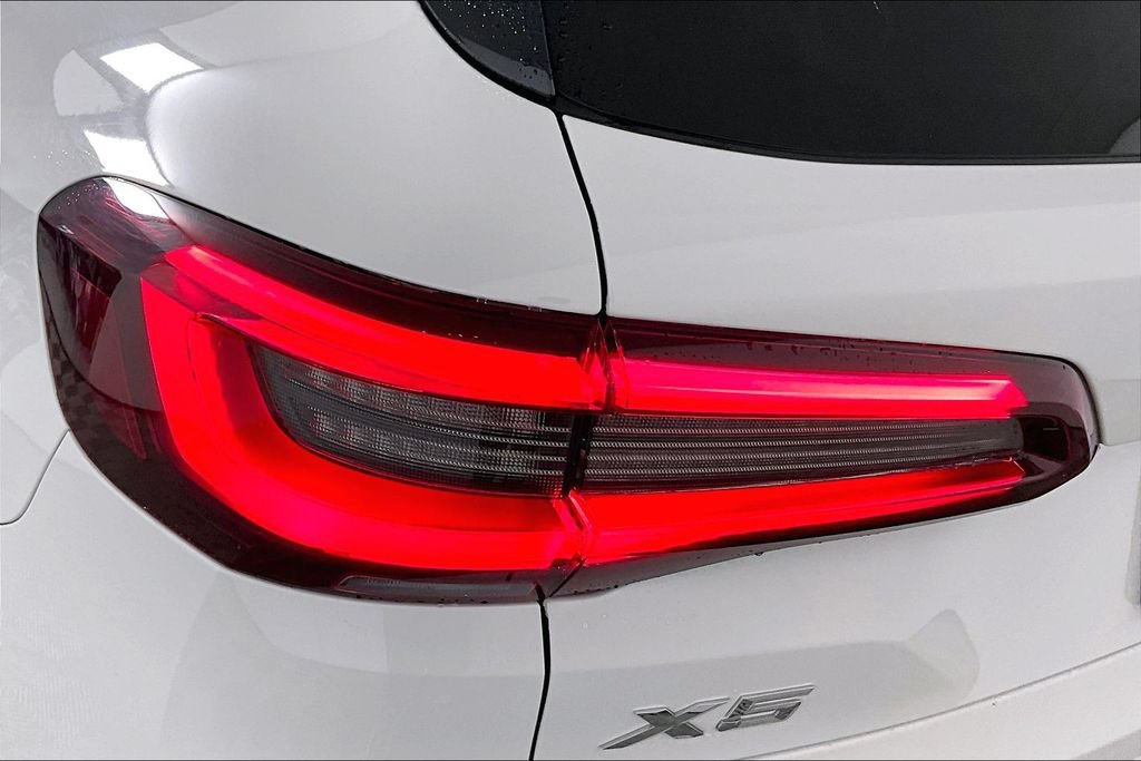 Used 2023 BMW X5 xDrive40i AWD/4WD image 29
