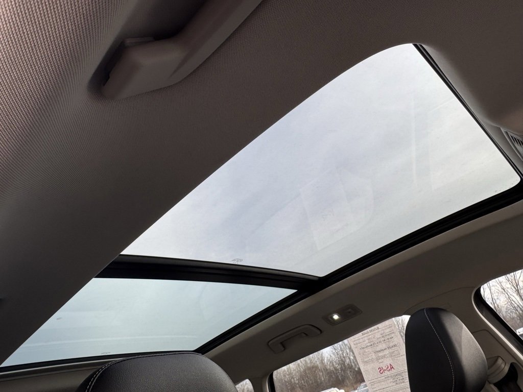 Used 2022 Volkswagen Taos SE w/ Panoramic Sunroof Package image 7