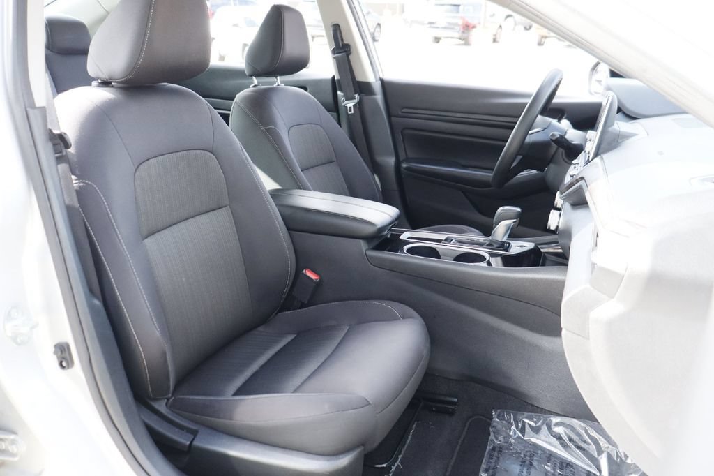 Used 2024 Nissan Altima 2.5 SV FWD image 17